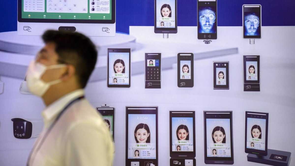 Immagine di La Cina introduce nuove regole ma non riesce stare al passo con l’IA generativa