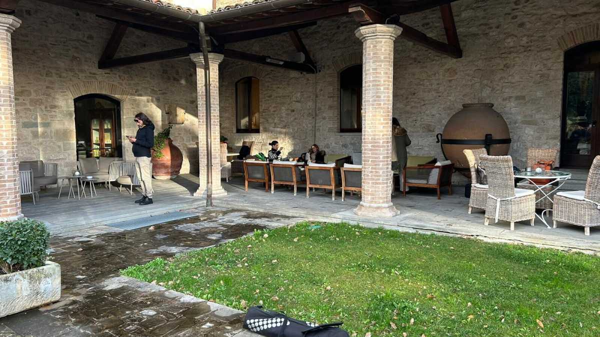 Immagine di Viaggio a Gubbio, dove il seminario del Pd sembra un ritiro di sconfitti dalla vita