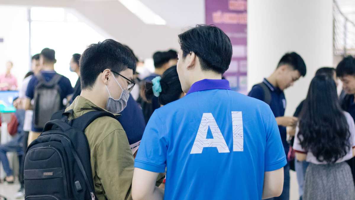 Immagine di Ecco come l'Intelligenza artificiale vuole farci passare la "gobba da smartphone"