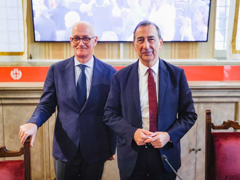 Franco Gabrielli con Beppe Sala (foto LaPresse)