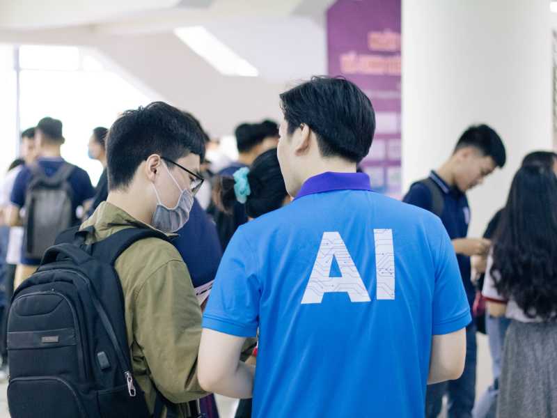 Ecco come l'Intelligenza artificiale vuole farci passare la "gobba da smartphone"