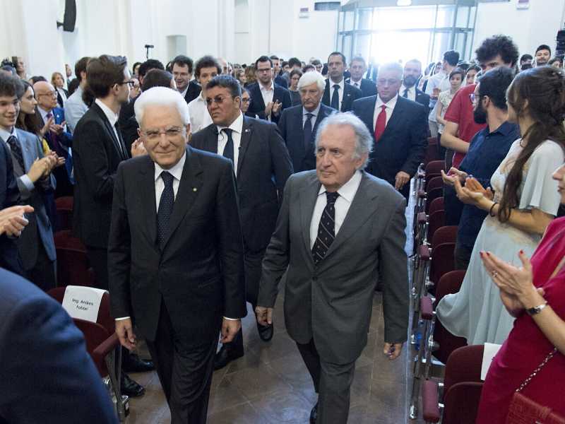 Andrea Belvedere (a destra) con Sergio Mattarella (foto Ufficio Stampa Quirinale/Paolo Giandotti)&nbsp;<br />