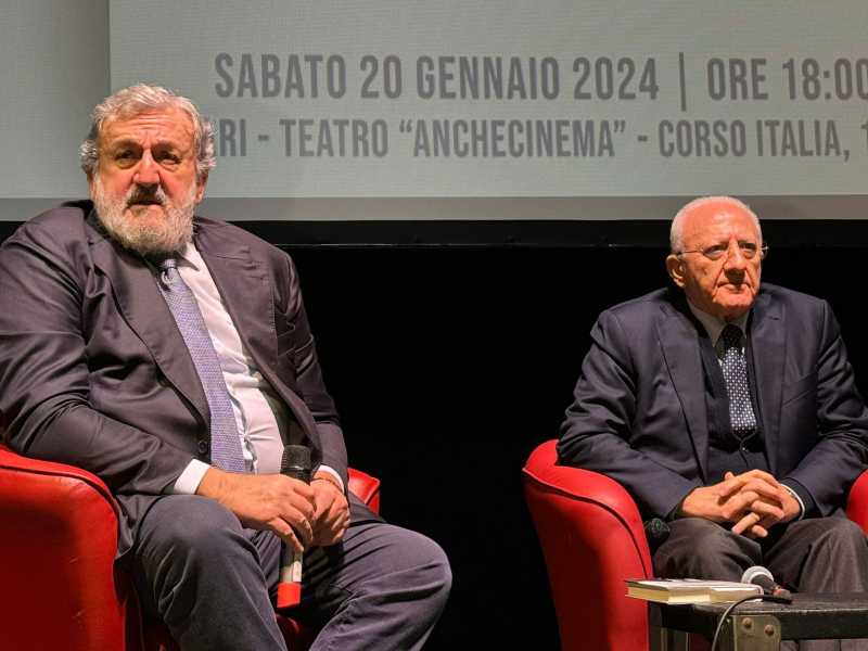 De Luca, invitato a Bari da Emiliano, cannoneggia la segreteria Schlein e annuncia denuncia contro Fitto