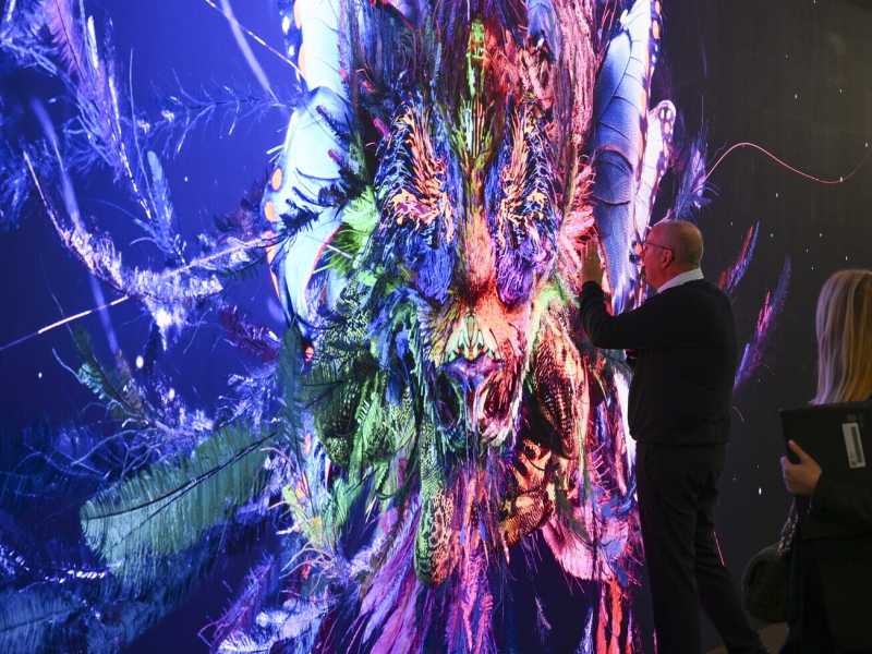 La pi&ugrave; importante opera d'arte multisensoriale di Refik Anadol esposta a Davos utilizza un modello di IA ispirato alla natura (Getty Images)&nbsp;<br />