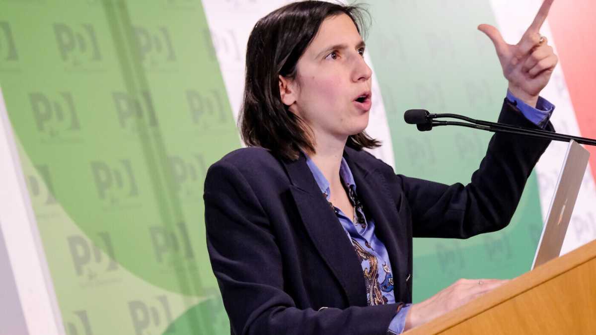 Immagine di Nel Pd che vorrei, Elly Schlein arriva in ritardo per colpa di un film