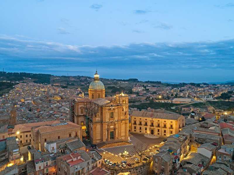 Piazza Armerina (Wikimedia commons)