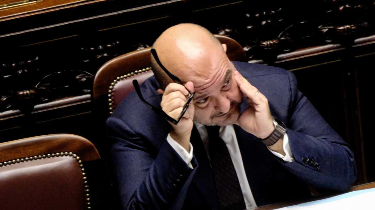 Immagine di Sangiuliano e Mollicone puntano il Piccolo di Milano per Sylos Labini