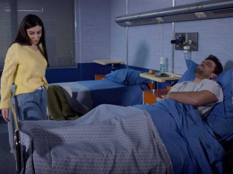 L'incidente che fa scoppiare l'amore in Un posto al sole