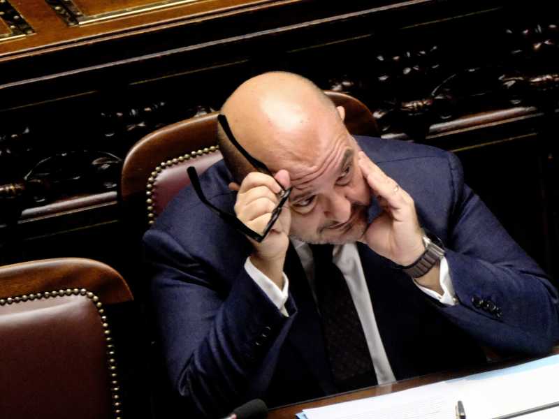Sangiuliano e Mollicone puntano il Piccolo di Milano per Sylos Labini