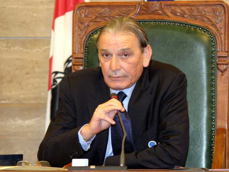 Gigi Riva nel 2005 durante la cerimonia per la consegna della cittadinanza onoraria a Cagliari (foto LaPresse)