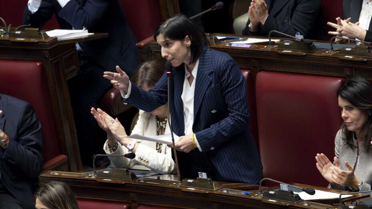 Immagine di L'avviso di Meloni a Stellantis, Schlein supera Conte: istantanee dalla Camera