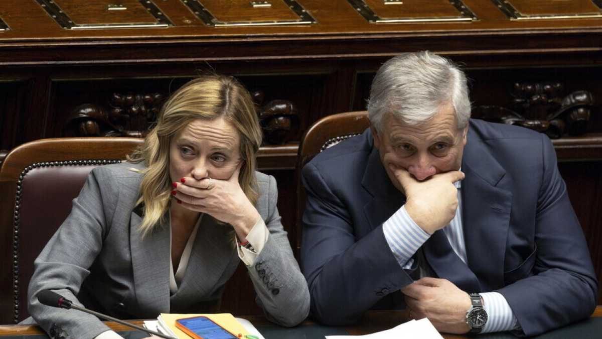 Immagine di Tajani ci ripensa: se Meloni corre alle europee, ci sarà anche lui. E sogna il sorpasso della Lega