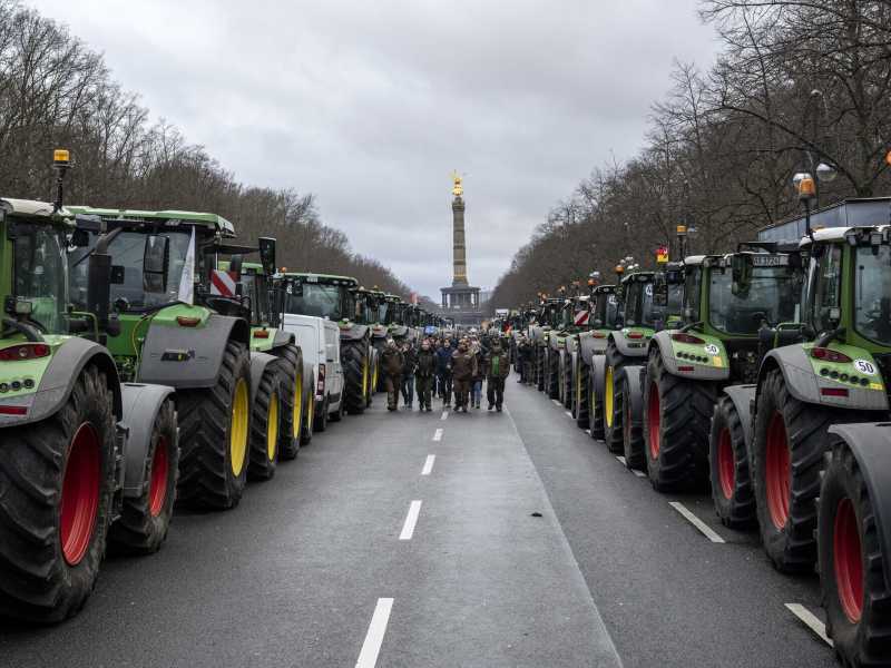 Proteste degli agricoltori in Francia (LaPresse)