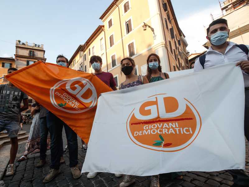 Baby grane per Elly. I giovani dem vogliono il congresso e sono pronti a manifestare