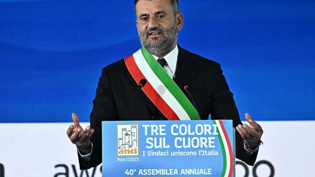 Immagine di I dati sugli appalti del Pnrr danno ragione a Decaro (e non a Fitto)