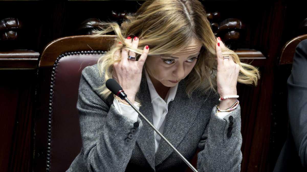 Immagine di La "pistola" di Meloni è la pubblicità Rai. Staffetta Sergio-Rossi. Si anticipa