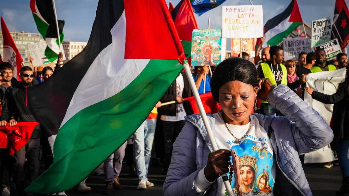 Immagine di Rinviato il corteo pro-Palestina a Roma. Ma gli organizzatori si spaccano: "Sfideremo i divieti"