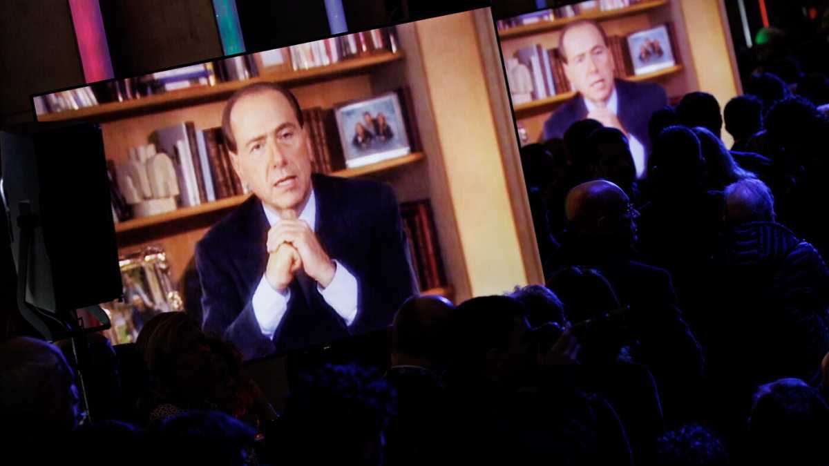 Immagine di Forza Italia celebra ancora una volta Berlusconi. Gianni Letta incorona Tajani