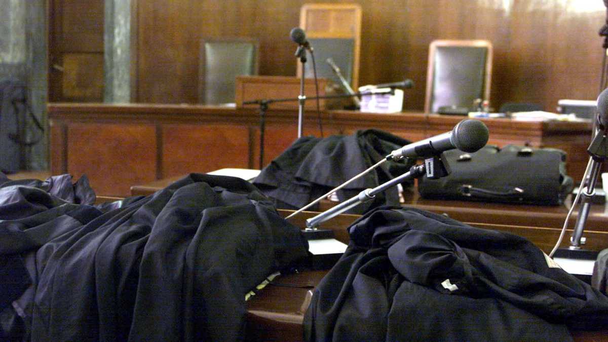 Immagine di I penalisti scioperano contro il governo. Intervista a Francesco Petrelli (Ucpi)