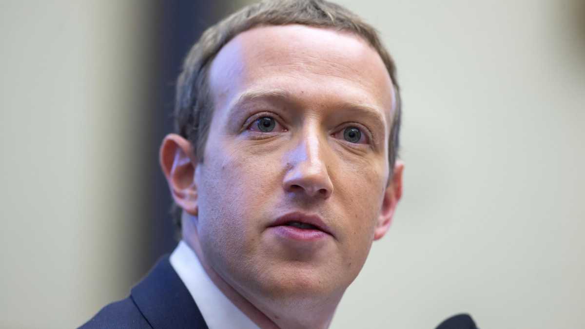 Immagine di Muscoli e mattone per Zuckerberg