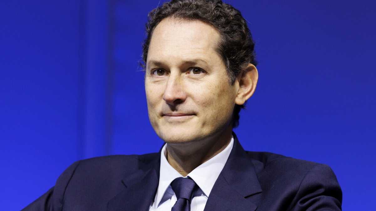 Immagine di “A Rep. sono ridicoli”. La famiglia Agnelli soffoca nel troppo amore del suo giornale. Parla Lupo Rattazzi