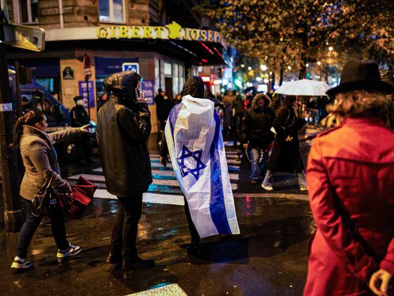 La giornata degli smemorati. Per le strade d’Europa si scatena la caccia all’ebreo