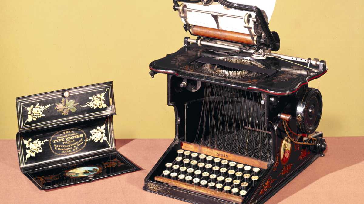 Immagine di Con la macchina da scrivere nacque il moderno “digitare”. Storia di un’invenzione