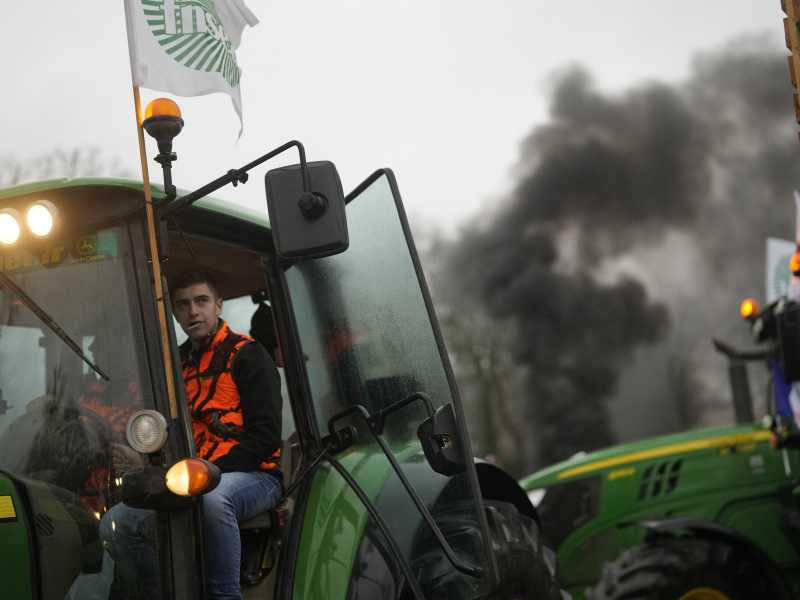 Protesta dei trattori in Francia (LaPresse)<br />