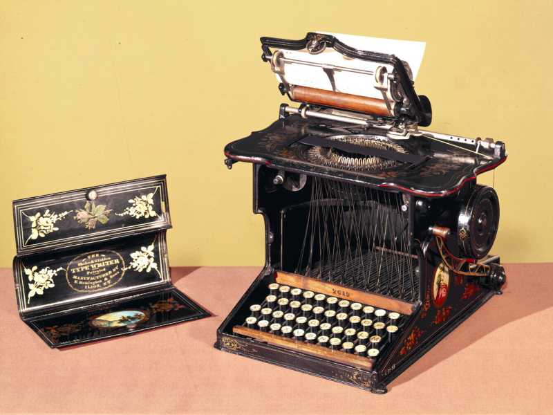 Macchina da scrivere Sholes e Glidden, 1875, la prima di successo commerciale (SSPL/Getty Images)&nbsp;<br />
