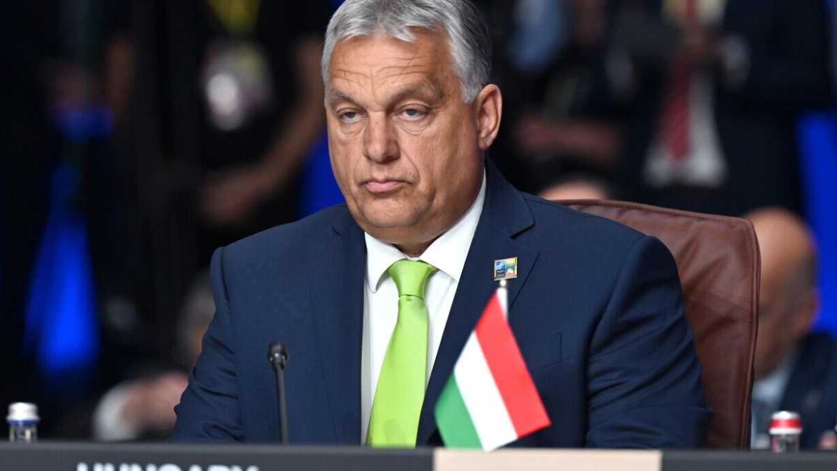 Immagine di Veti e fughe di notizie. Il caos europeo con Orbán per gli aiuti a Kyiv