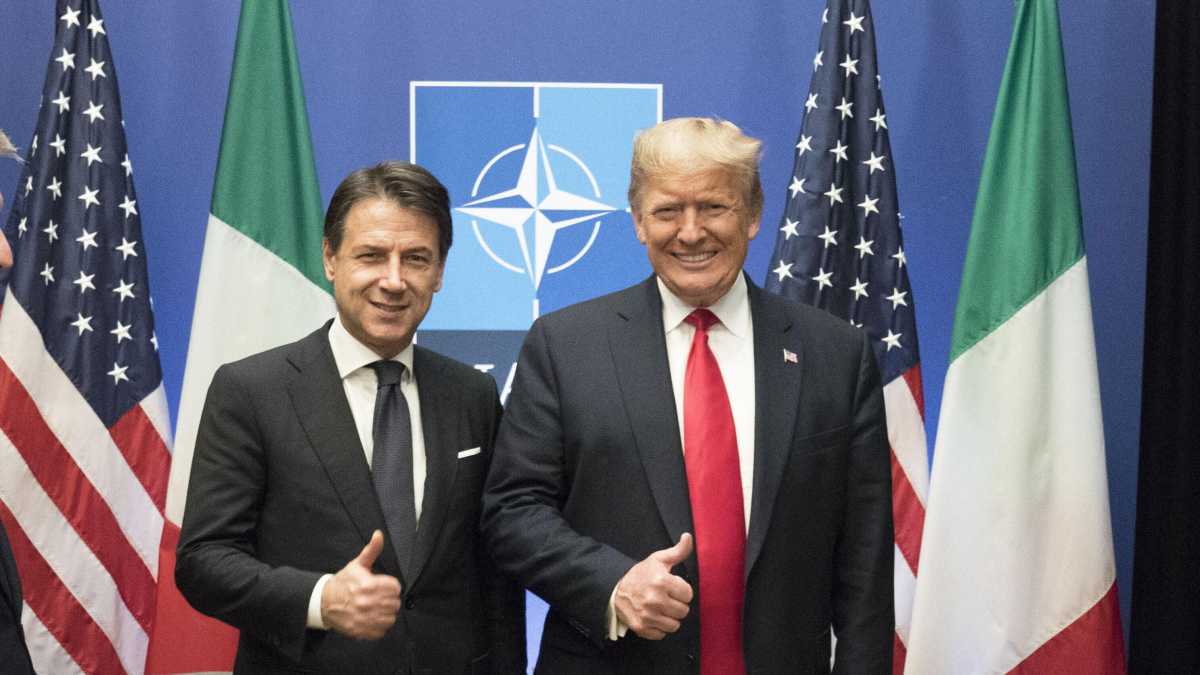 Immagine di L'amletismo calcolato di Conte su Trump serve solo a rosolare il Pd
