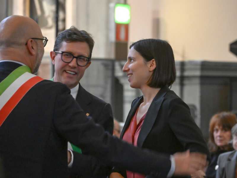 Il Pd cerca soluzioni nuove per Firenze e Roma. Schlein vuole candidarsi
