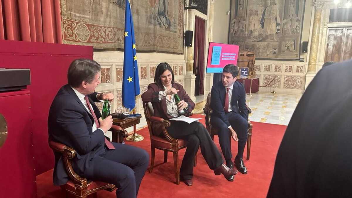 Immagine di Conte e Schlein: la sinistra in quarantena per il libro di Speranza sul Covid