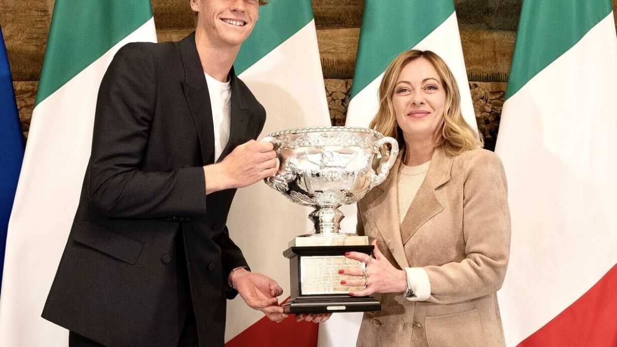 Immagine di Meloni accoglie a Chigi il marziano Sinner: “Grandissimo!”