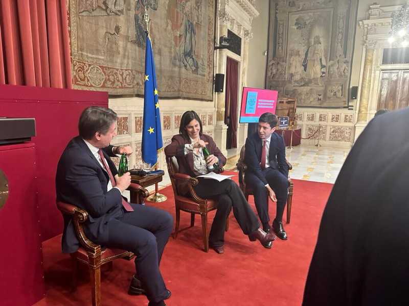 Conte e Schlein: la sinistra in quarantena per il libro di Speranza sul Covid