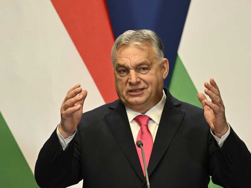 Le catene di Orbán. Il premier ungherese vuole vivere di guerre culturali e soldi europei. Non funziona