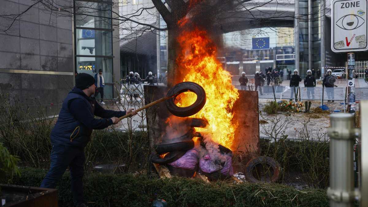 Immagine di Gli agricoltori in rivolta a Bruxelles ottengono concessioni e appoggi
