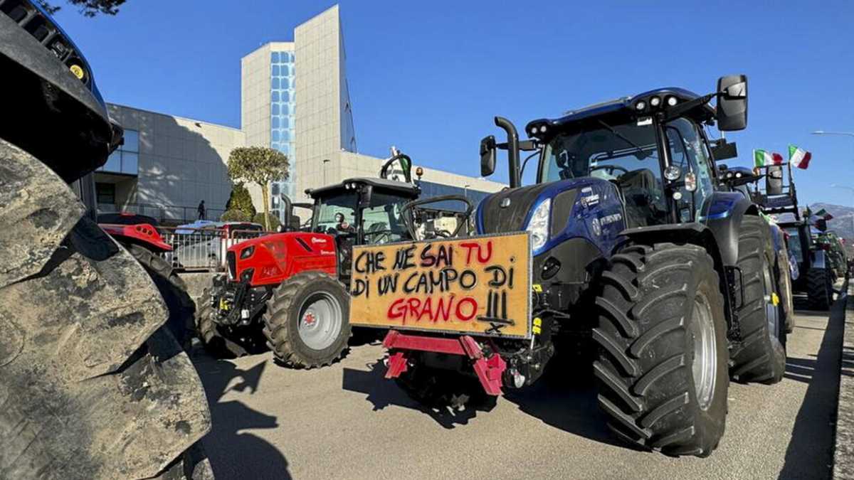 Immagine di Noi, i politici e gli agricoltori. Storia di una maxi contraddizione