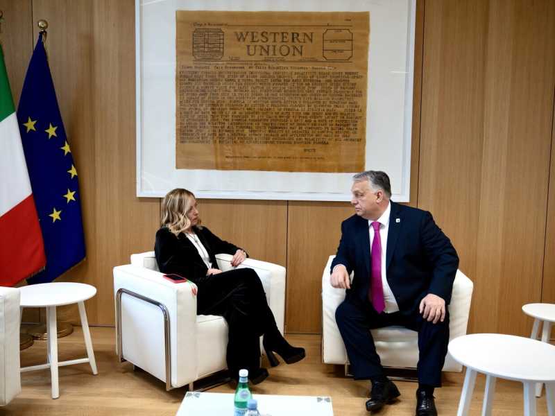 Meloni diventa la “domatrice” di Orbán e media in Europa
