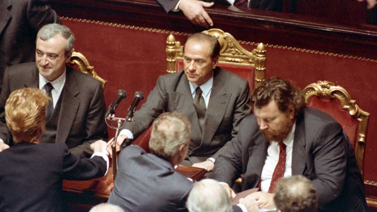 Immagine di Berlusconi vince le elezioni. Così trent'anni fa l'intellighenzia perse la testa