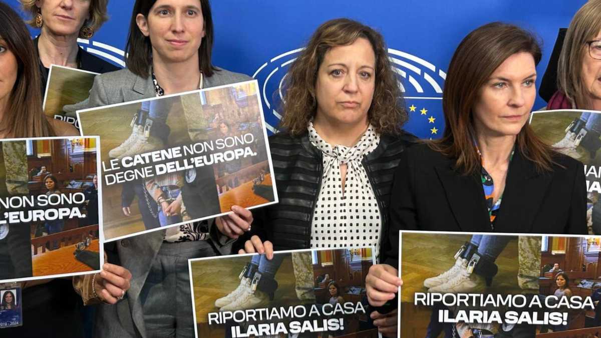 Immagine di Schlein porta a Strasburgo il caso Salis. Il botta e risposta con Meloni: "Lei è al governo"