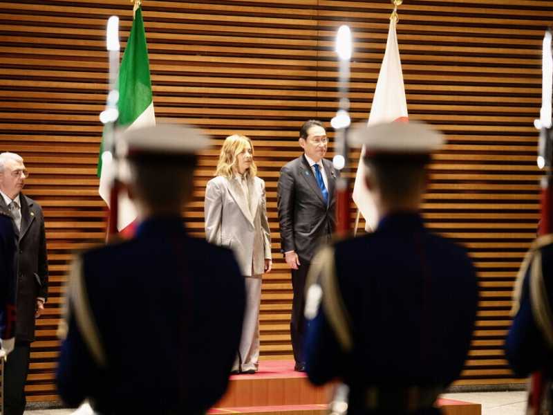Meloni vola a Tokyo e inaugura il G7. I guai del partner Kishida