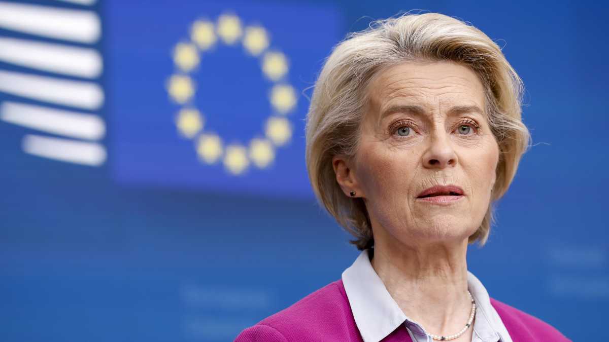 Immagine di Von der Leyen cede ancora agli agricoltori in rivolta: "Stop al regolamento sui pesticidi"