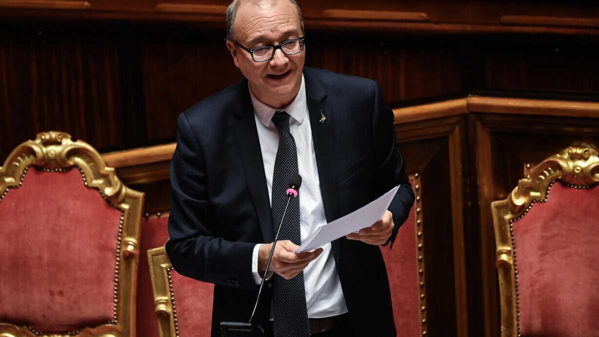 Immagine di Valditara sulla sicurezza: "Ipotesi polizia nelle scuole più a rischio"