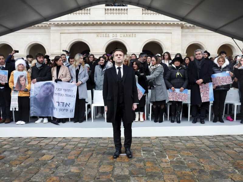 Il tributo di Macron alle vittime del 7 ottobre, "il più grande massacro antisemita del nostro secolo"