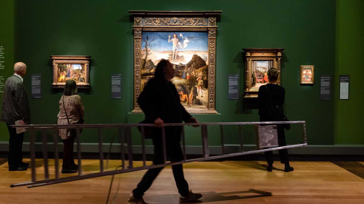 Immagine di Vince chi la spara più grossa. I paradossi della creatività contemporanea, in un libro