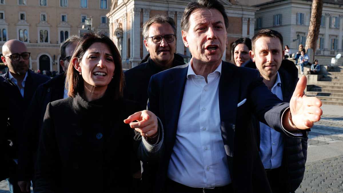 Immagine di Ora Conte manda Raggi e grillini a scuola dall'odiato ex assessore Pd