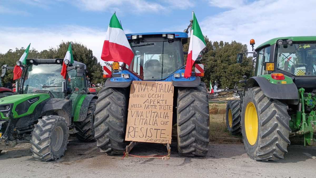 Immagine di La sua constituency borbotta, ma la destra finge di stare all’opposizione