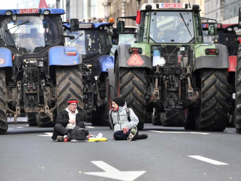 Gli ambientalisti in confusione calpestati dalle proteste dei trattori