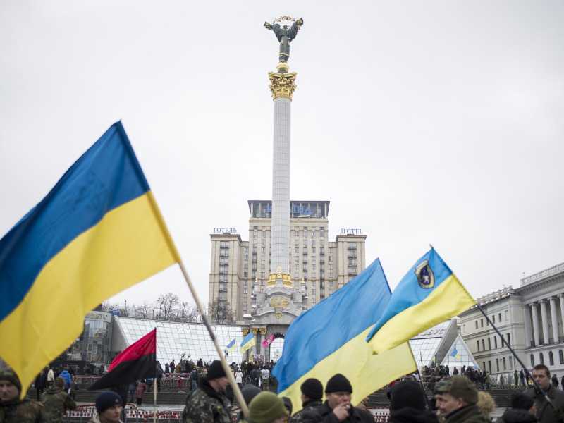 Una manifestazione in piazza Maidan, Kyiv, per l’anniversario della rivoluzione ucraina (Lapresse/Marco Alpozzi)